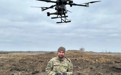 Pobjeđivao Nadala, a sada pokazuje kako dronom baca bombe na Ruse (VIDEO)