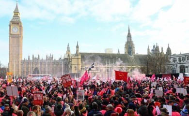 Pola miliona radnika u štrajku (VIDEO)