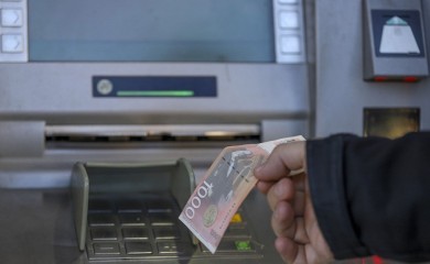Uredba stupila na snagu: Nema više dinara na Kosovu
