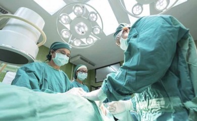 Srpski ljekari izveli operaciju kakva je do sada rađena samo u Americi: Sestri dala dio jajnika da i ona ima djecu