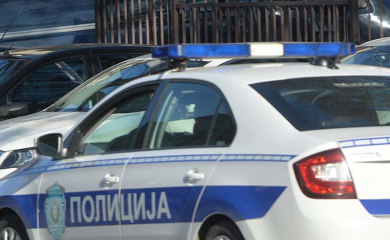 Uzbuna u Zemunu: Lažna dojava o postavljenim bombama u školi uznemirila javnost