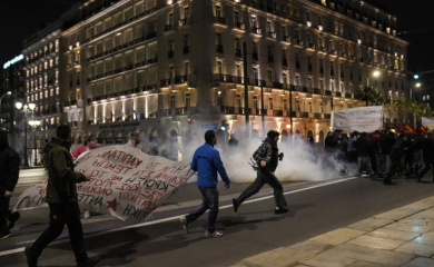 Grci protestuju zbog sudara vozova, bačen suzavac (VIDEO)