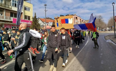 Studenti iz cijele Srbije pješke, trčeći i biciklima sinoć stigli u Niš, danas veliki protest “Studentski edikt”