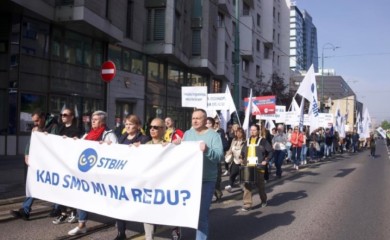 “Kad smo mi na redu?”: Prvomajski protest Sindikata radnika trgovine BiH