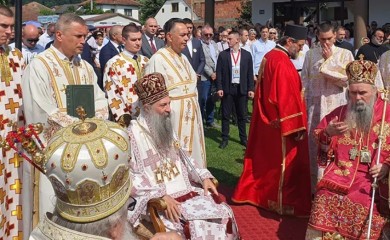 Služen parastos stradalim Srbima iz Podrinja, Porfirije: Ljekovito čuti istinu o stradanju Srba