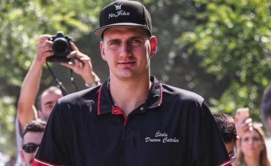 Jokić lumpovao u Somboru, pao u trans zbog pjesme Miroslava Ilića (VIDEO)