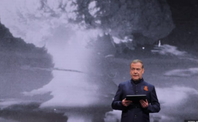 Medvedev upozorio Merca i Makrona: Mogli bi ih “prepoznati po zubima”