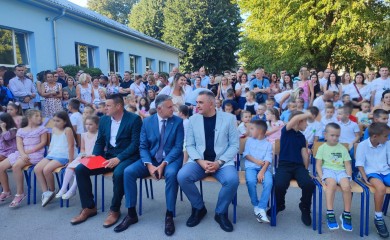 Minić: Djeci obezbijediti mirno i srećno školovanje