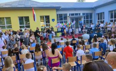 U Srpskoj počela nova školska godina za više od 113.000 đaka