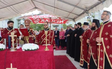 Episkop Jefrem osveštao temelje Hrama u Adi