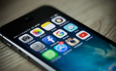 Od danas u EU na snazi strožija pravila za Google, Facebook, Apple…