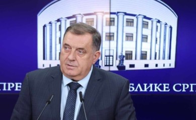 Dodik: Založiću se da sljedeće godine najniža plata bude 1.050 KM