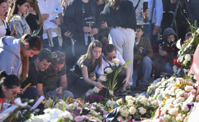 Studenti u blokadi i grupe građana odali poštu stradalima na Željezničkoj stanici u Novom Sadu