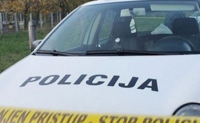 Teška saobraćajna nesreća: Kombi udario dva pješaka