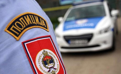 Lišena slobode četiri lica: Zbog saobraćajke pretukli muškarce i oštetili auto