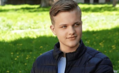 Ko je srednjoškolac koji je poručio vlasti u Srbiji da glasove mladih neće kupiti sa 10.000 dinara