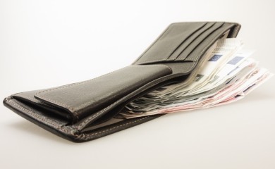 Pronašao novčanik, pa preko Fejzbuka potražio vlasnika