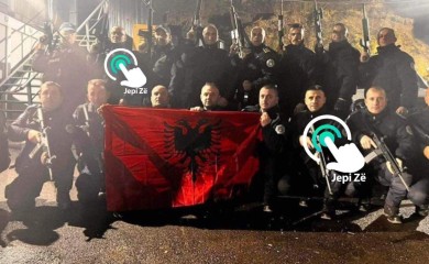 Kosovski policajci slavili Novu godinu na Jarinju uz albansku zastavu