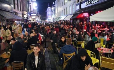 Uvode nevidljivu boju koja odbija urin: London u borbi protiv mokrenja na ulicama