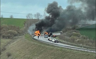 Teška saobraćajka u Njemačkoj, zapalila se tri automobila