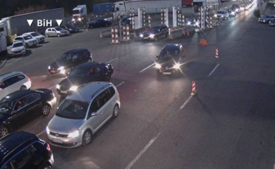 Kolone vozila na ulazu u BiH iz Hrvatske: Nestanak struje izazvao gužve na dva prelaza