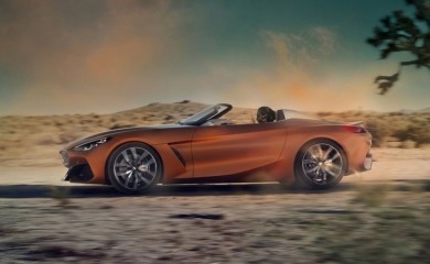 Francuska policija uništava zaplijenjene BMW automobile (VIDEO)