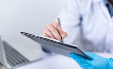 Rekordnih 170.000 zaposlenih napustilo zdravstveni sistem Engleske