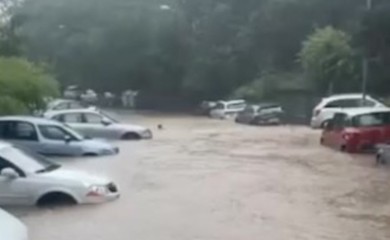 Dramatični snimak iz Beograda: "Trči, žena se davi" (VIDEO)
