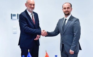 Ministar napravio gaf: Ovo je ambasador, Ričard Gir