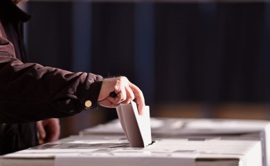 Glasanje u Heregovini započelo, utvrđeno jedno kašnjenje