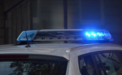 Polio oca benzinom i zapalio ga