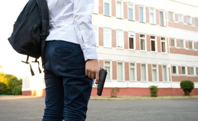 Šta se dešava sa djecom? Dječak došao u školu sa replikom pištolja