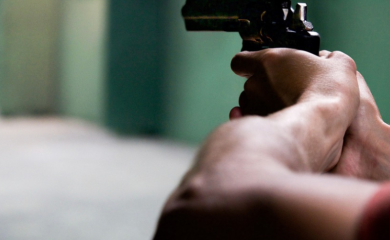 Mahao repetiranim pištoljem, teško povrijedio dvadesetogodišnjeg mladića