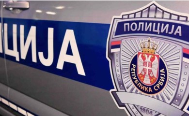 Kamion pun uglja se prevrnuo na putu