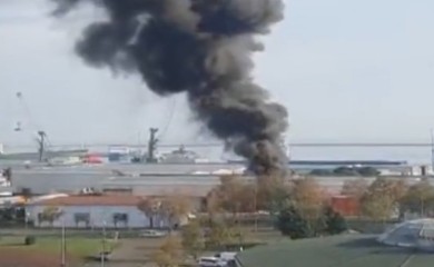 Jaka eksplozija i požar u luci u Turskoj (VIDEO)