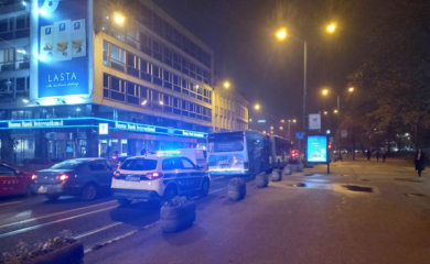 Drama u centru Sarajeva: Pucali na autobus, putnici prestravljeni pobjegli