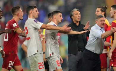 Džaka provocirao klupu Srbije, hvatao za međunožje