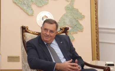 Dodik prvi radni dan u novoj godini počeo sa unucima FOTO