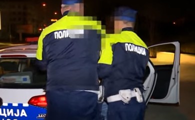 Tri osobe povrijeđene u sudaru dva vozila na auto-putu