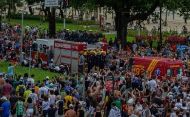 Sahrana Pelea: Tuča navijača, udar na predsjednike i emotivni trenutak