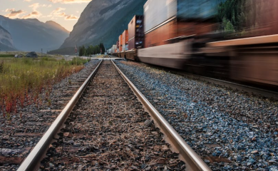 Teretni voz udario dva dječaka: Jedan poginuo, drugi teško povrijeđen