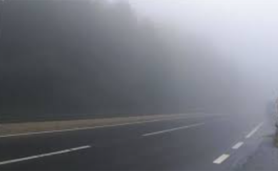 Vozači oprez: Putevi klizavi, magla smanjuje vidljivost