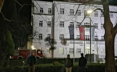 Iza dojave o bombi u Skupštini Podgorice stoji - dijete