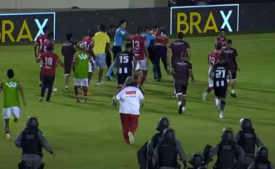 Masovna tuča, razbijene i krvave glave: Zbog bizarnog pravila umalo linčovane sudije