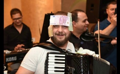 “Kralj bakšiša” otvorio dušu: Poznati harmonikaš progovorio o siromaštvu u kojem je živio