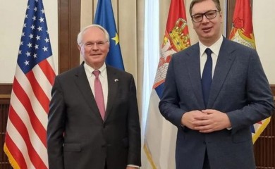 Vučić sa Hilom: Beograd ostaje dosljedan u traženju održivog rješenja za KiM