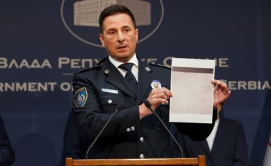 Milić: Dečak Molotovljevim koktelima hteo da spreči policiju da uđe u školu