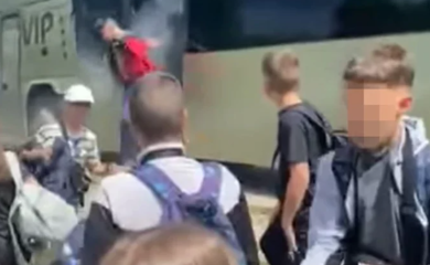 "Izgorio nam autobus, eno nam ga tamo i ništa" Dječak POBRAO SIMPATIJE, iako je zbog požara otkazana ekskurzija (VIDEO)