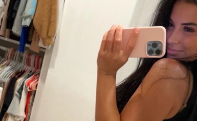 Zgodna supruga fudbalera se fotografisala potpuno gola