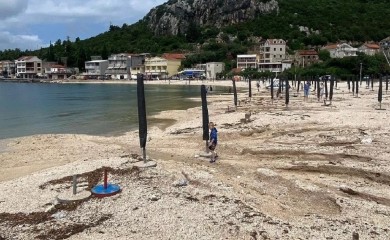 Fekalije završile na plaži u Dalmaciji (FOTO/VIDEO)